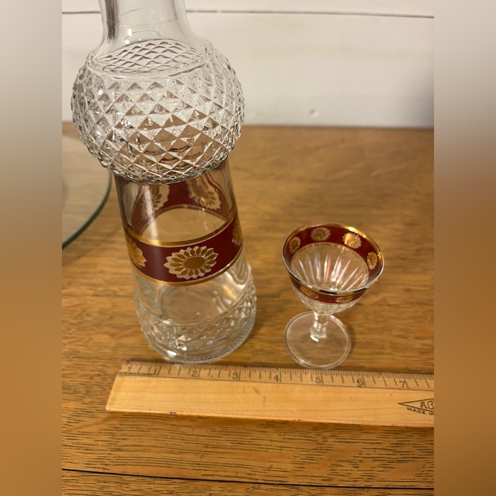 VINTAGE DECANTER SET – GOLD & RUBY DETAIL - Picture 8 of 10